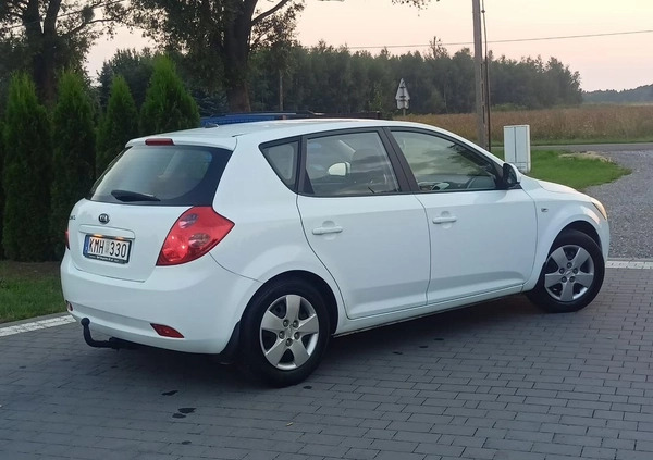 Kia Ceed cena 19800 przebieg: 157000, rok produkcji 2008 z Białobrzegi małe 254